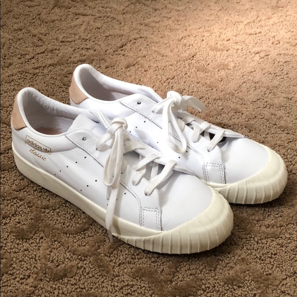 adidas everyn sneaker